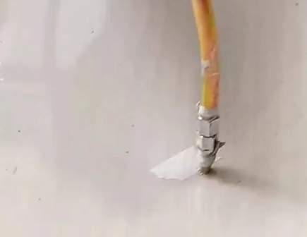 察雅瓷砖空鼓维修公司专业解答在瓷砖铺贴过程中，如果使用的砂料过粗（如全部使用了粗砂），可能会导致以下问题